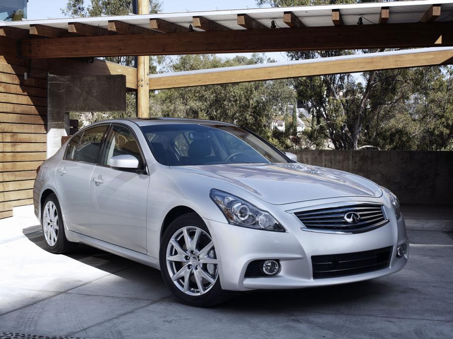  Infiniti G37 S 2010 года  (фото 3 из 4)